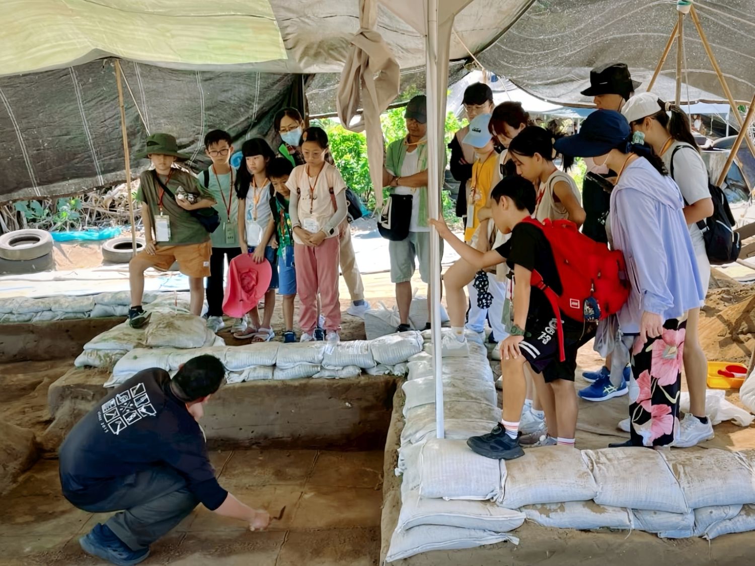 十三行博物館攜手成大考古學研究所及臺灣考古學會舉辦「仁里遺址一日考古隊」，實地走進考古遺址
