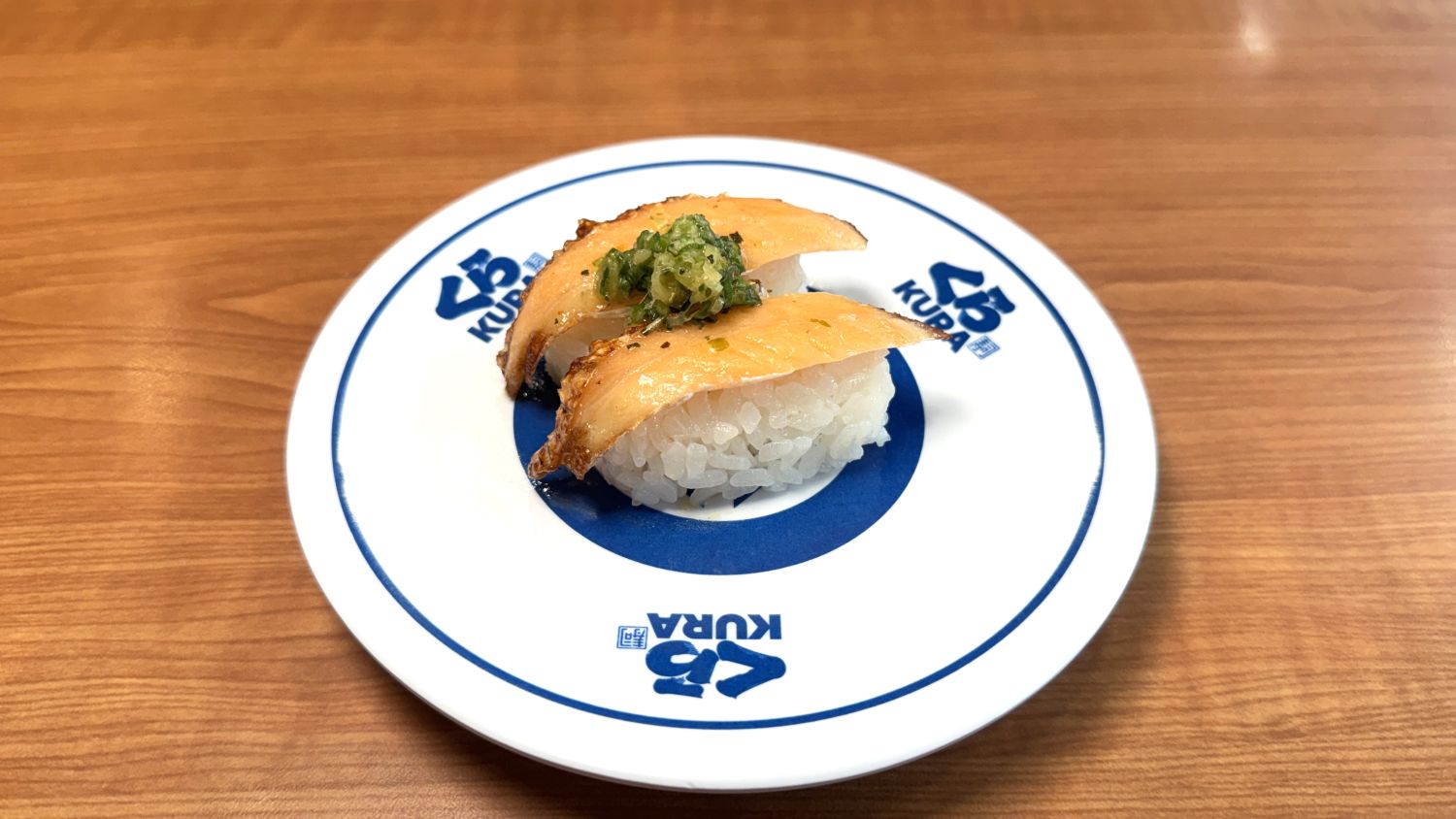 焦香奶油淋醬燒炙鮭魚肚