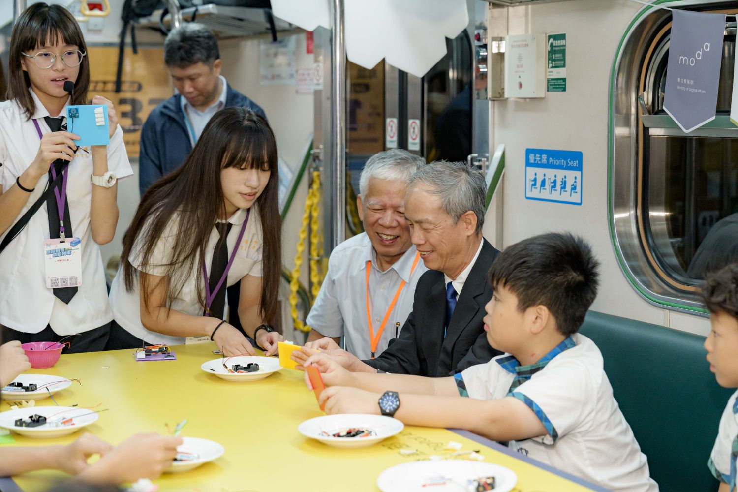 數發部響應「2026臺灣科普環島列車」！帶領學童體驗通訊科技、掌握防詐三步驟｜教育｜日享傳媒 SunRiseSharing