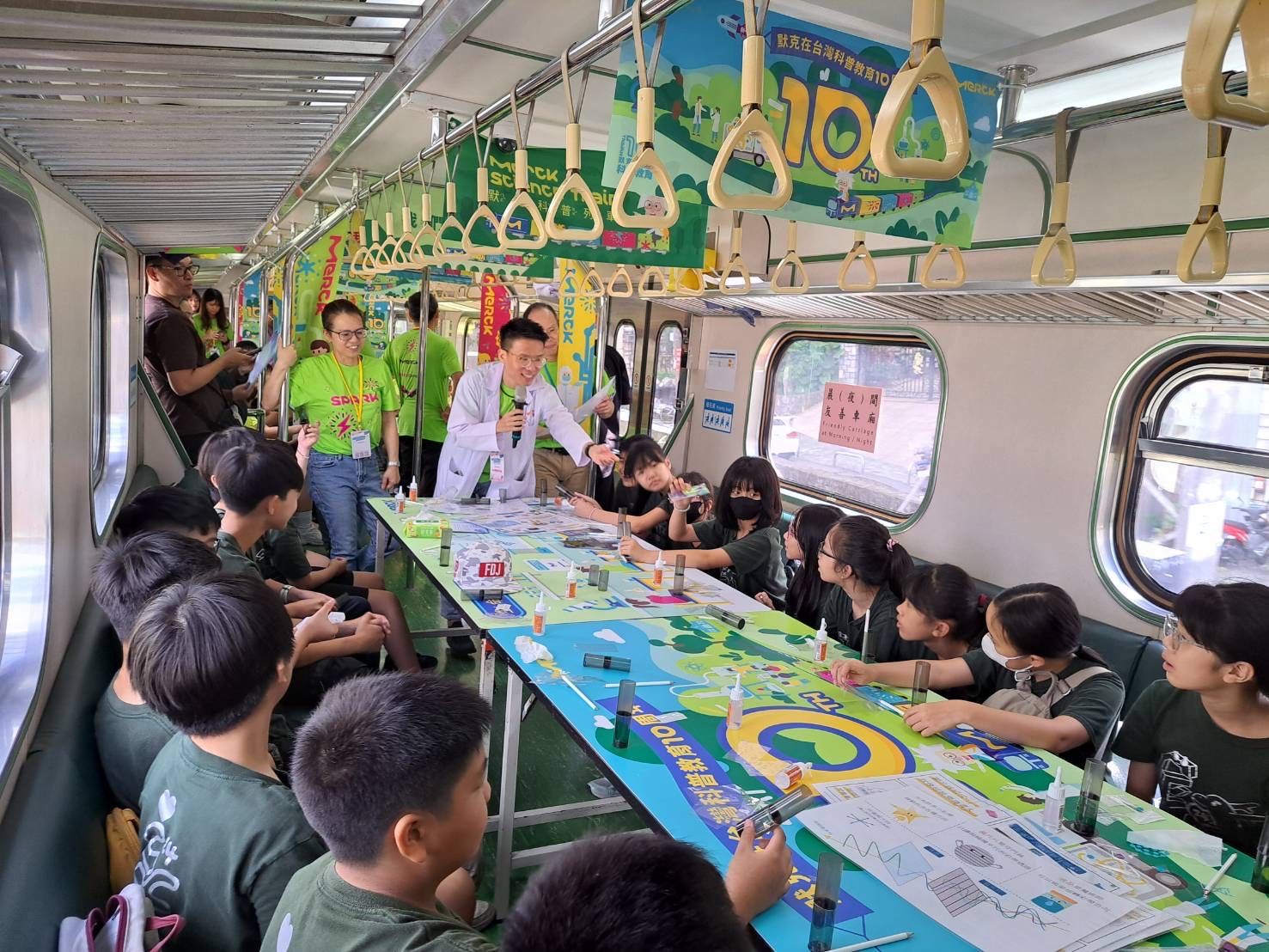 「2026臺灣科普環島列車」開抵新北！結合半導體模擬與偏光片實驗推廣科普教育｜教育｜日享傳媒 SunRiseSharing