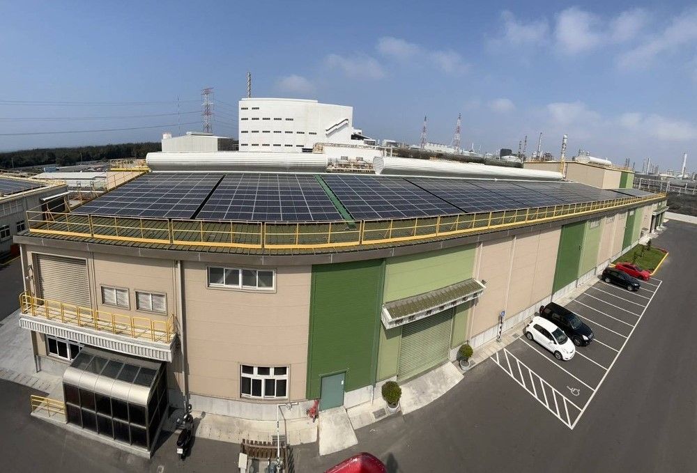 05.「南亞廚餘堆肥廠」結合太陽能供電與廚餘資源化技術，將廚餘轉製為有機肥料，實踐循環經濟理念。